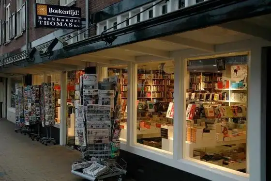 Etalage van Boekhandel Thoams